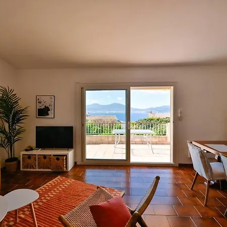 Holiday home Charmante Maison Porticcio
